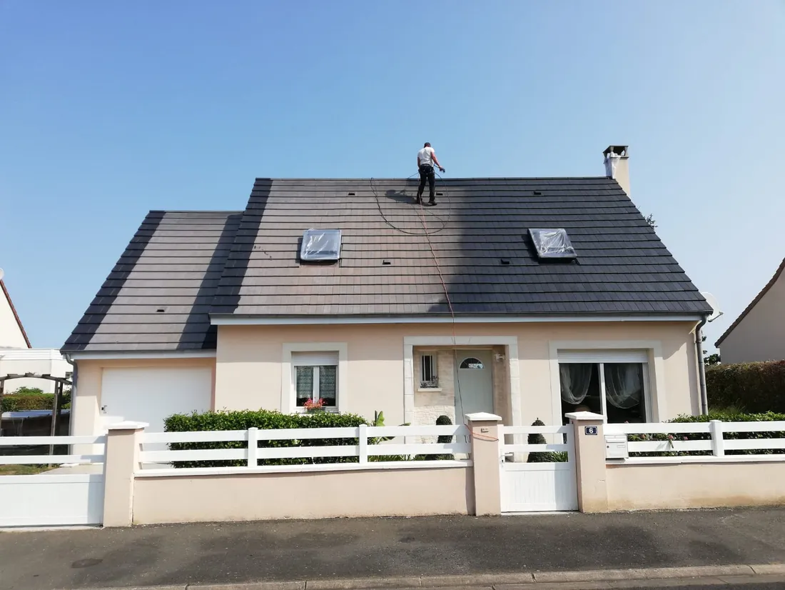Maison couverte d'ardoises